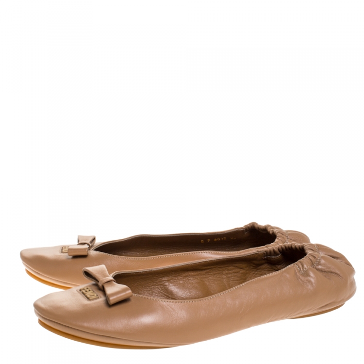 مملوكة مسبقًا Fendi Beige Leather Let's Dance Bow Ballet Flats Size 39