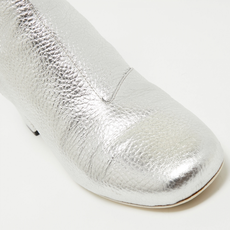 مملوكة مسبقًا Fendi Metallic Silver Leather Block Heel Ankle Boots Size 40