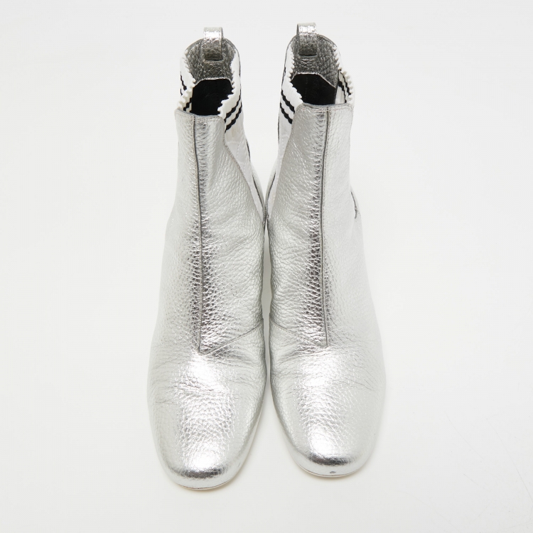 مملوكة مسبقًا Fendi Metallic Silver Leather Block Heel Ankle Boots Size 40