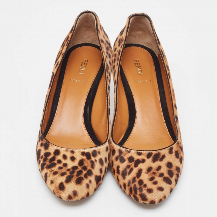 Pre Owned Fendi Beige/Brown Calf hair Round Toe Pumps Size 39
