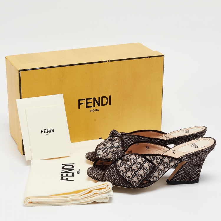 Pre Owned Fendi Brown/Beige Fabric Knotted Slide Sandals Size 36