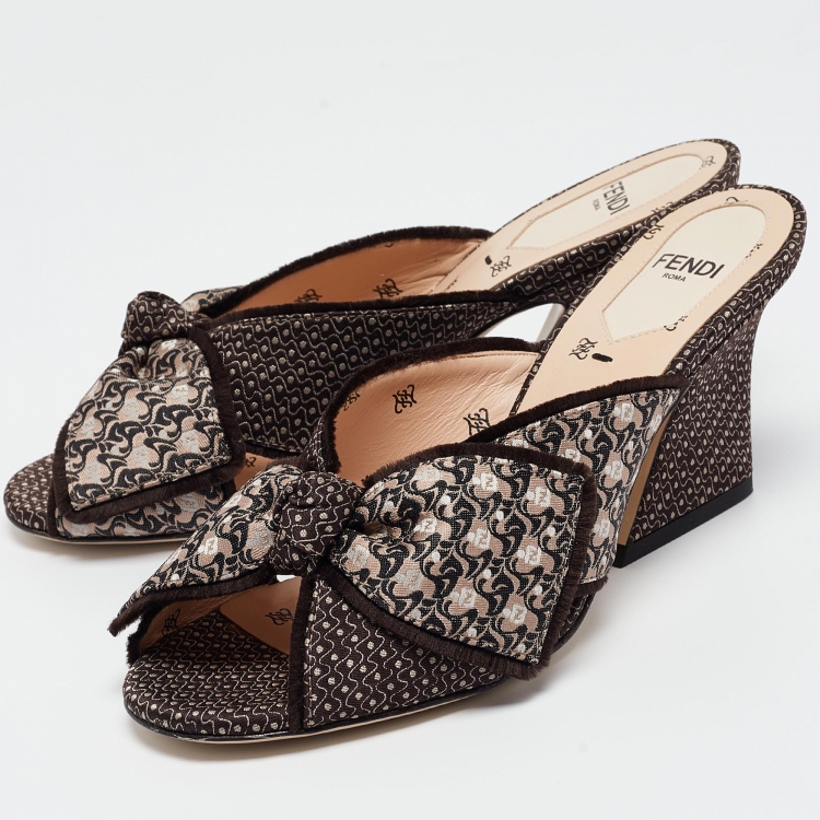Pre Owned Fendi Brown/Beige Fabric Knotted Slide Sandals Size 36