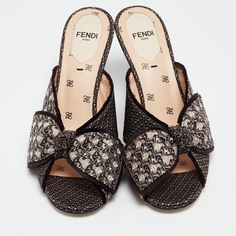Pre Owned Fendi Brown/Beige Fabric Knotted Slide Sandals Size 36