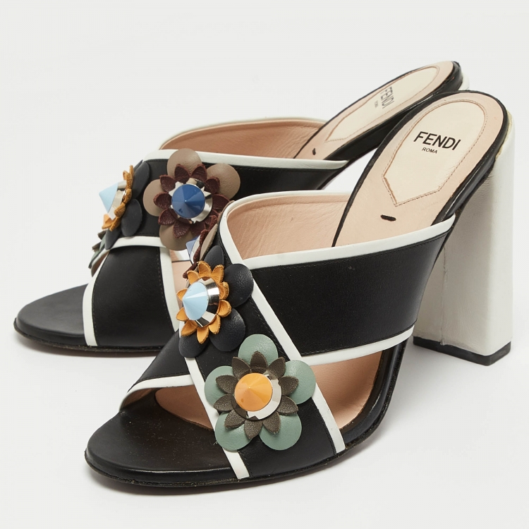 مملوكة مسبقًا Fendi Black/White Leather Flowerland Slide Sandals Size 38.5