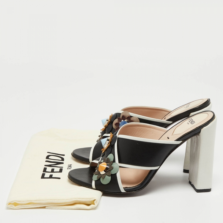 مملوكة مسبقًا Fendi Black/White Leather Flowerland Slide Sandals Size 38.5