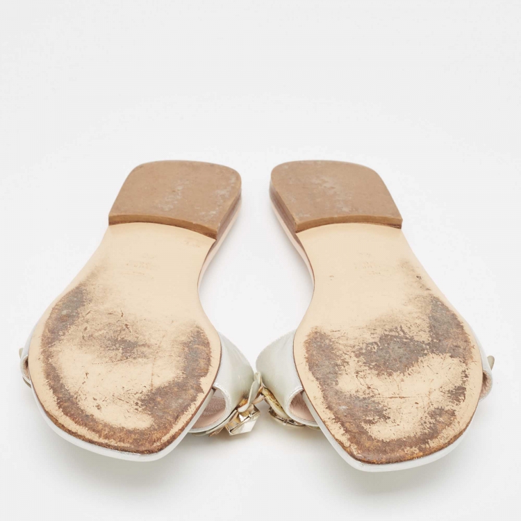 Pre Owned Fendi Silver Leather Flowerland Flat Slides Size 40