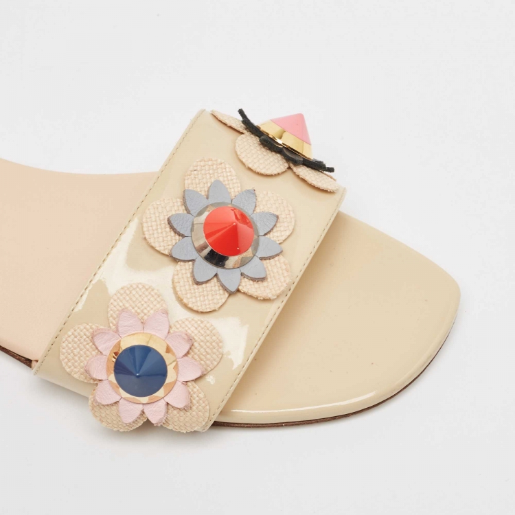 Pre Owned Fendi Beige Patent Leather Flowerland Flat Slides Size 38