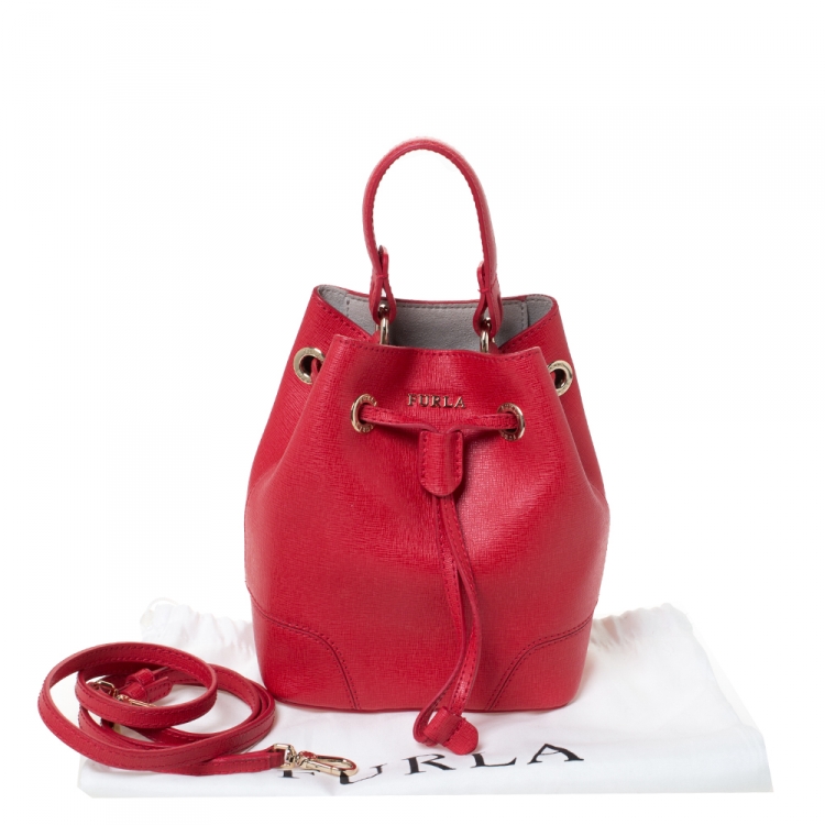 Pre Owned Furla Red Leather Stacy Drawstring Crossbody Bag