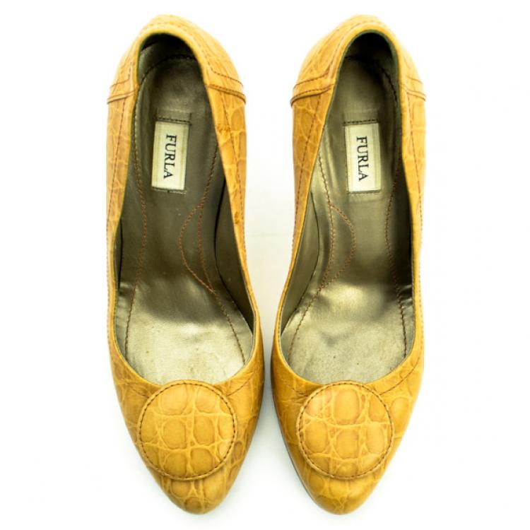 Pre Owned Furla Beige Croc Embossed Button Pumps Size 36