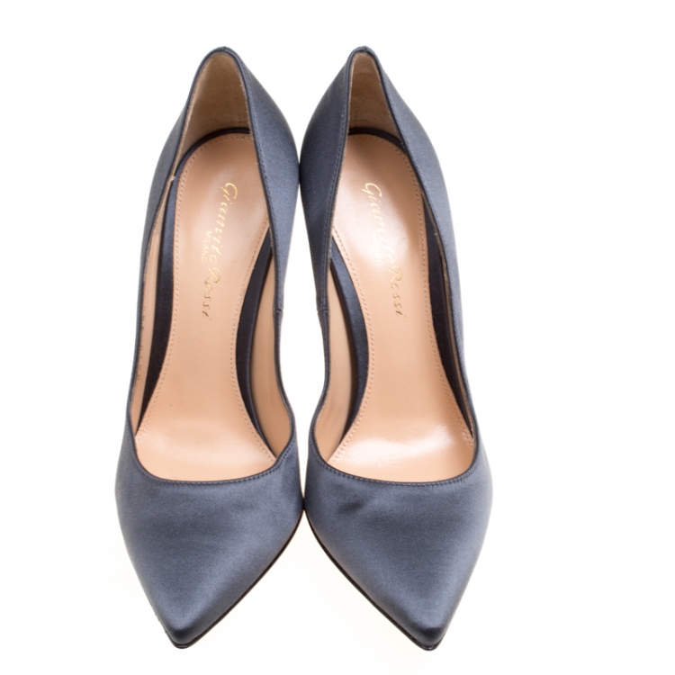 Pre Owned Gianvito Rossi Grey Satin Pointed Toe Pumps Size 35.5