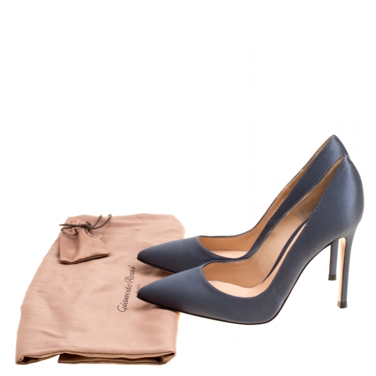 Pre Owned Gianvito Rossi Grey Satin Pointed Toe Pumps Size 35.5