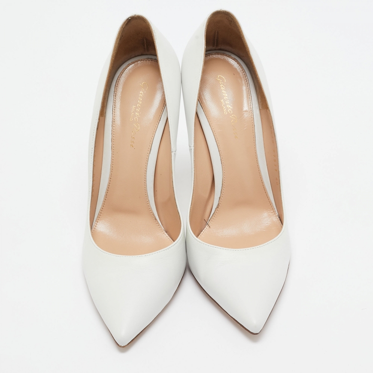 مملوكة مسبقًا Gianvito Rossi White Leather Gianvito Pumps Size 40