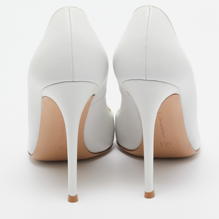مملوكة مسبقًا Gianvito Rossi White Leather Gianvito Pumps Size 40