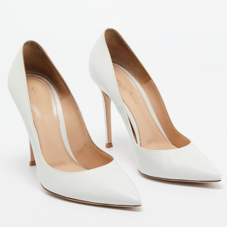 مملوكة مسبقًا Gianvito Rossi White Leather Gianvito Pumps Size 40