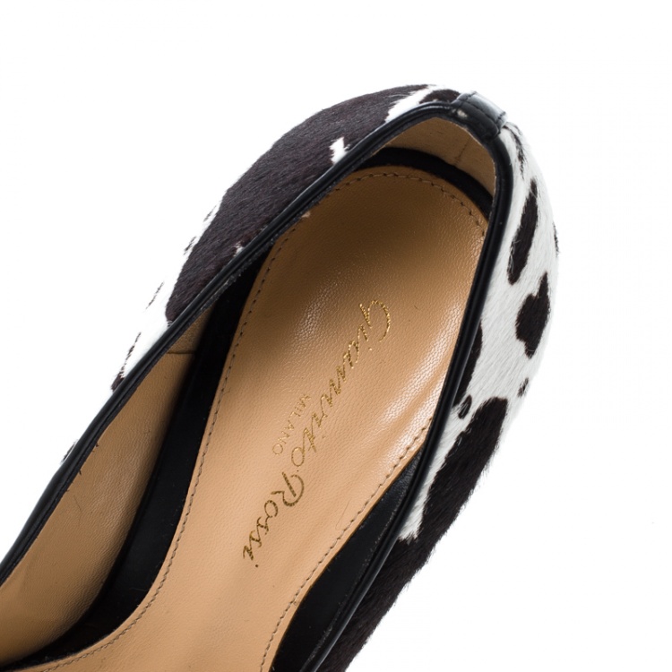 Pre Owned Gianvito Rossi Black/White Printed Pony Hair Pointed Toe Pumps Size 38.5