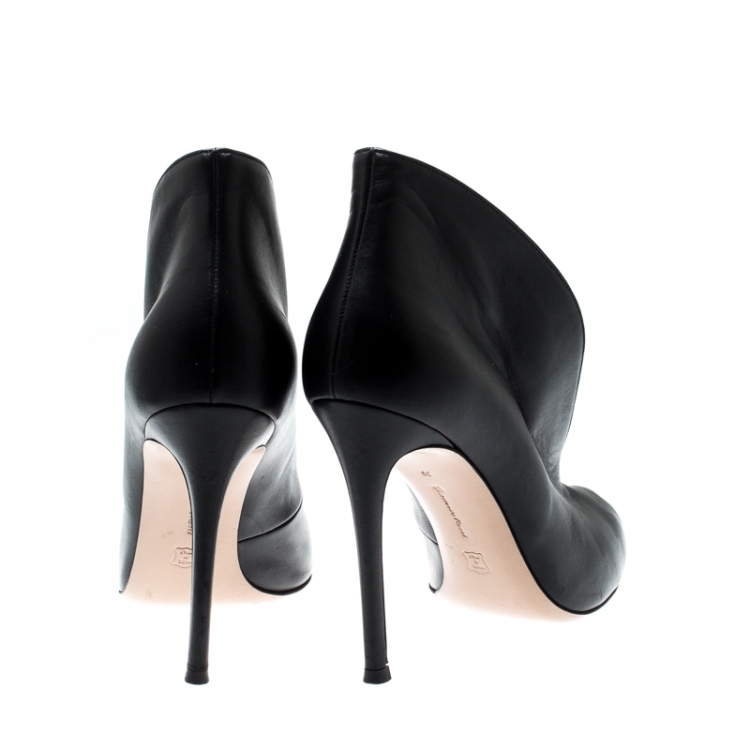 Pre Owned Gianvito Rossi Black Leather Vamp Peep Toe Booties Size 39