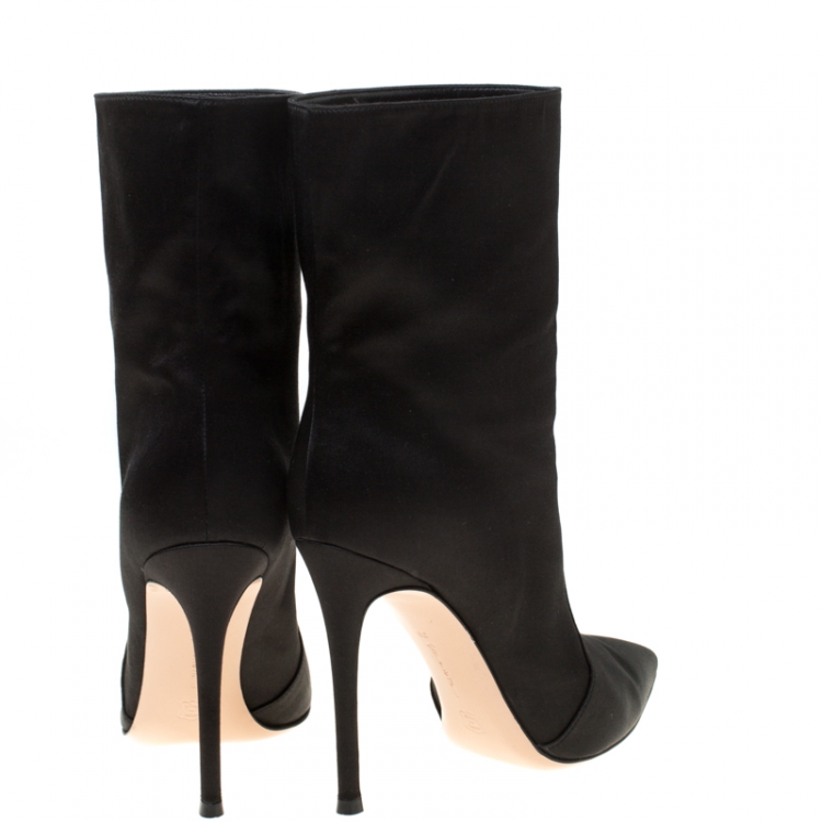 Pre Owned Gianvito Rossi Black Satin Pointed Toe Ankle Boots Size 39