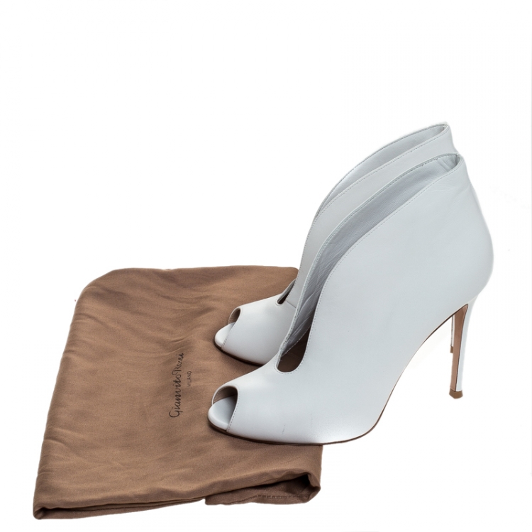 Pre Owned Gianvito Rossi White Leather Vamp Peep Toe Booties Size 39