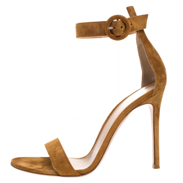 مملوكة مسبقًا Gianvito Rossi Tan Suede Portofino Ankle Strap Sandals Size 39