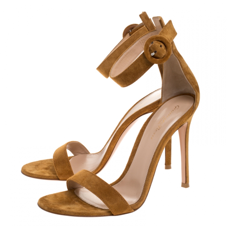 مملوكة مسبقًا Gianvito Rossi Tan Suede Portofino Ankle Strap Sandals Size 39