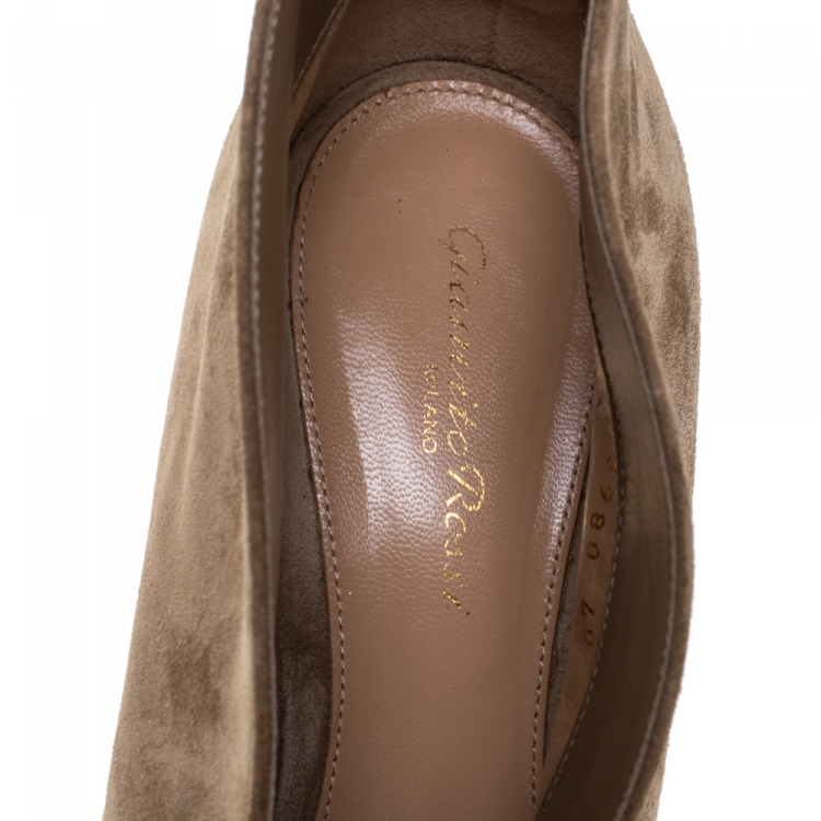 مملوكة مسبقًا Gianvito Rossi Beige Suede Leather Ankle Booties Size 40