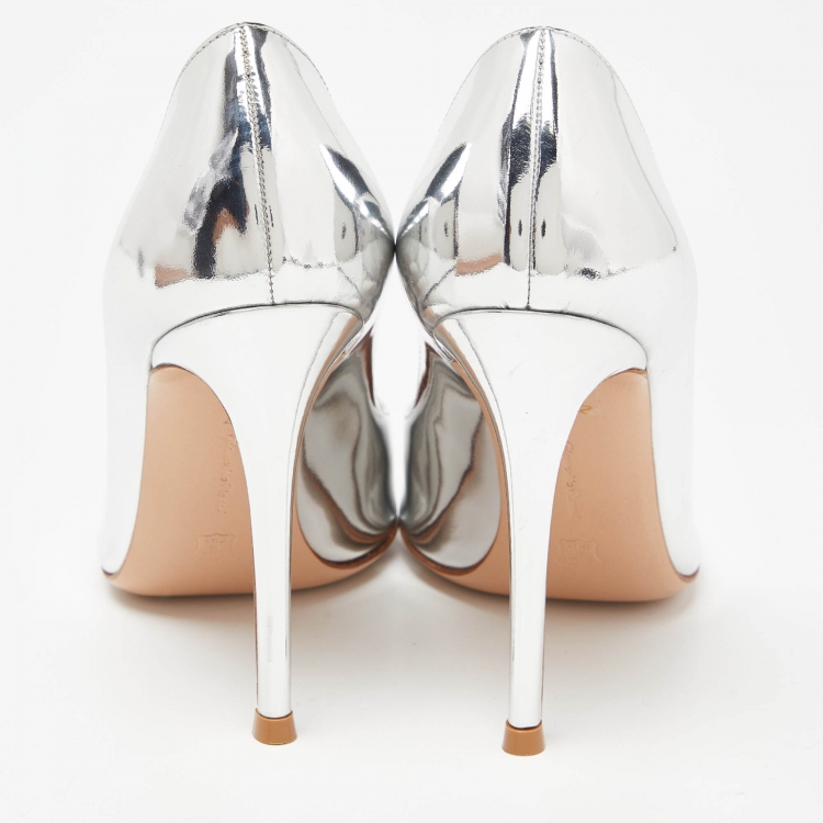 Pre Owned Gianvito Rossi Silver Laminated Leather Pointed Toe Pumps Size 37