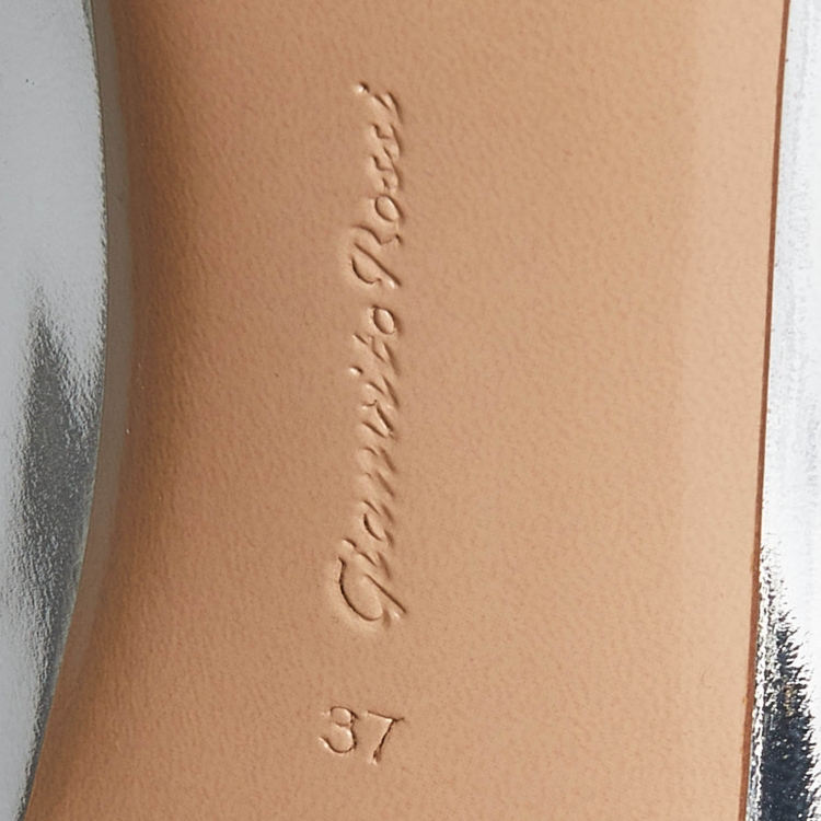 Pre Owned Gianvito Rossi Silver Laminated Leather Pointed Toe Pumps Size 37