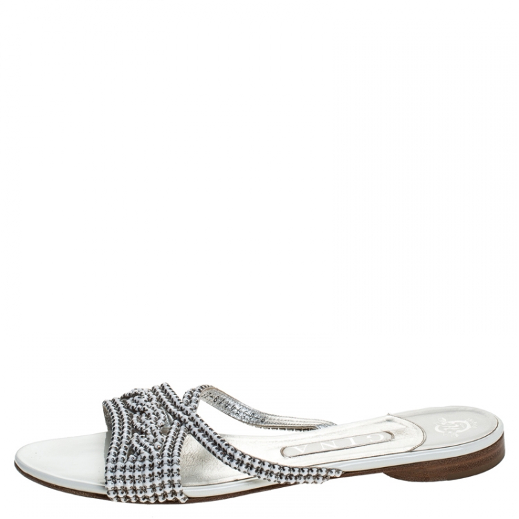مملوكة مسبقًا Gina White Crystal Embellished Leather Flat Slides Size 39