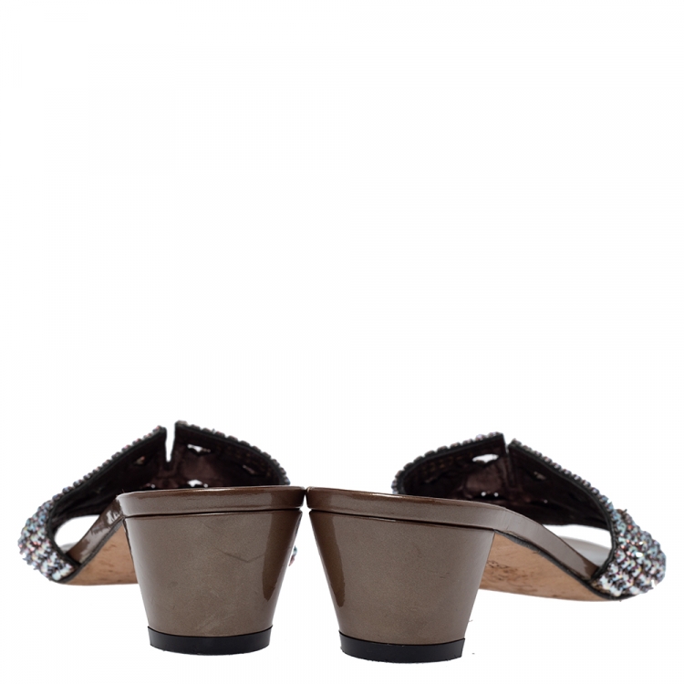 Pre Owned Gina Brown Patent Crystal Embellished Slides Size 40