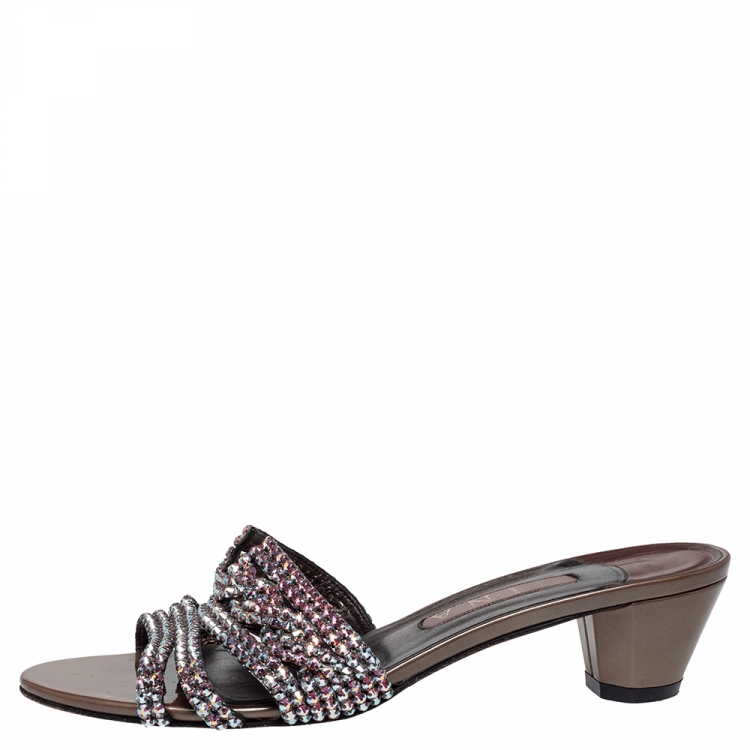 Pre Owned Gina Brown Patent Crystal Embellished Slides Size 40