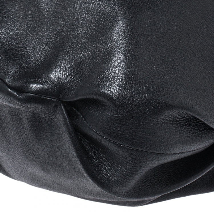 مملوكة مسبقًا Giorgio Armani Black Leather Hobo