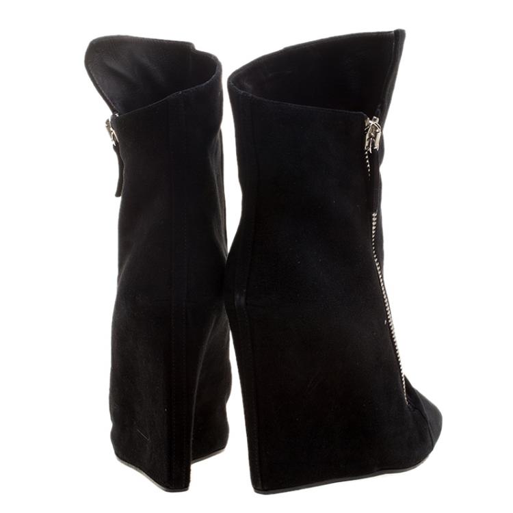 مملوكة مسبقًا Giuseppe Zanotti Black Suede Wedge Ankle Boots Size 41