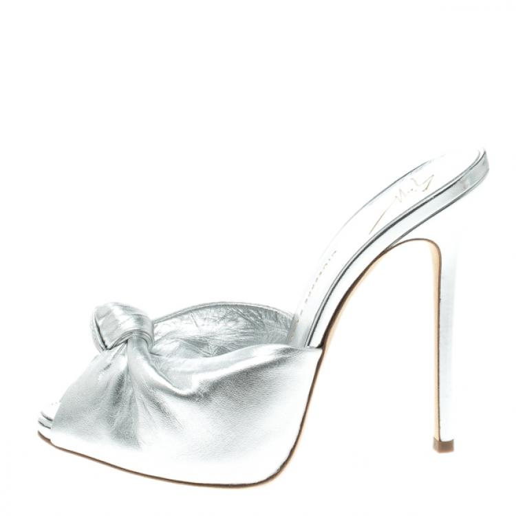 Pre Owned Giuseppe Zanotti Metallic Silver Leather Knotted Slip On Sandals Size 36.5