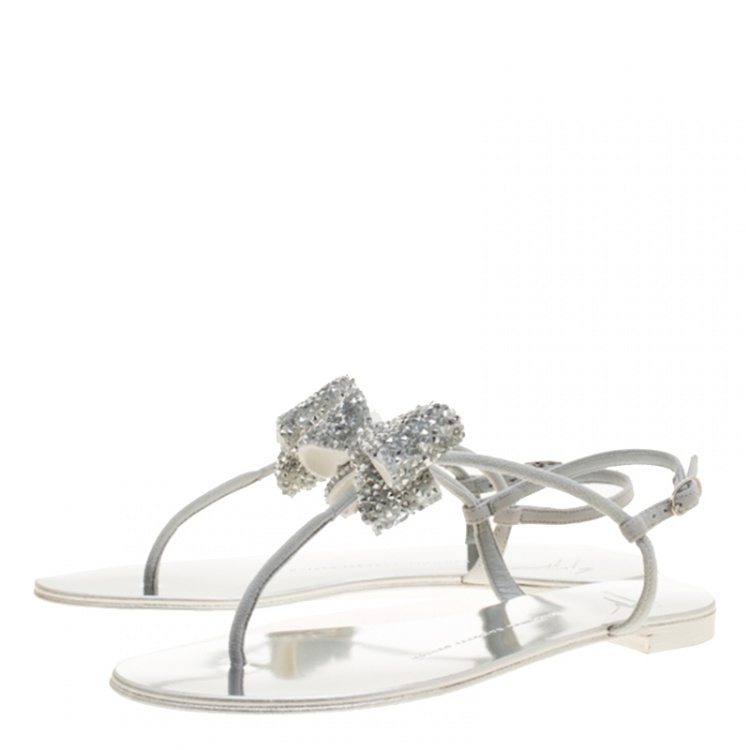 Pre Owned Giuseppe Zanotti Grey Suede Rock Crystal Embellished Bow Flat Thong Sandals Size 37.5