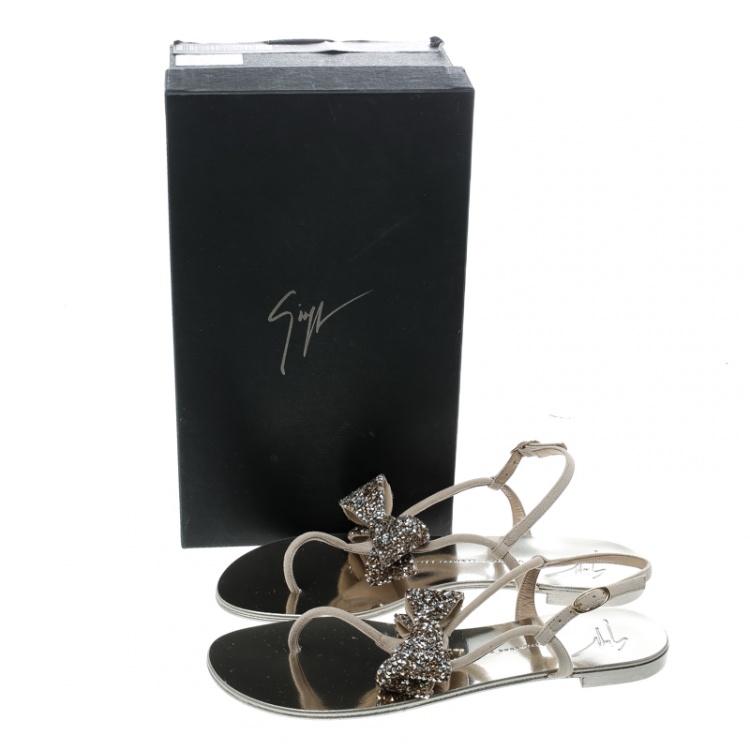 Pre Owned Giuseppe Zanotti Beige Suede Rock Crystal Embellished Bow Flat Thong Sandals Size 39.5