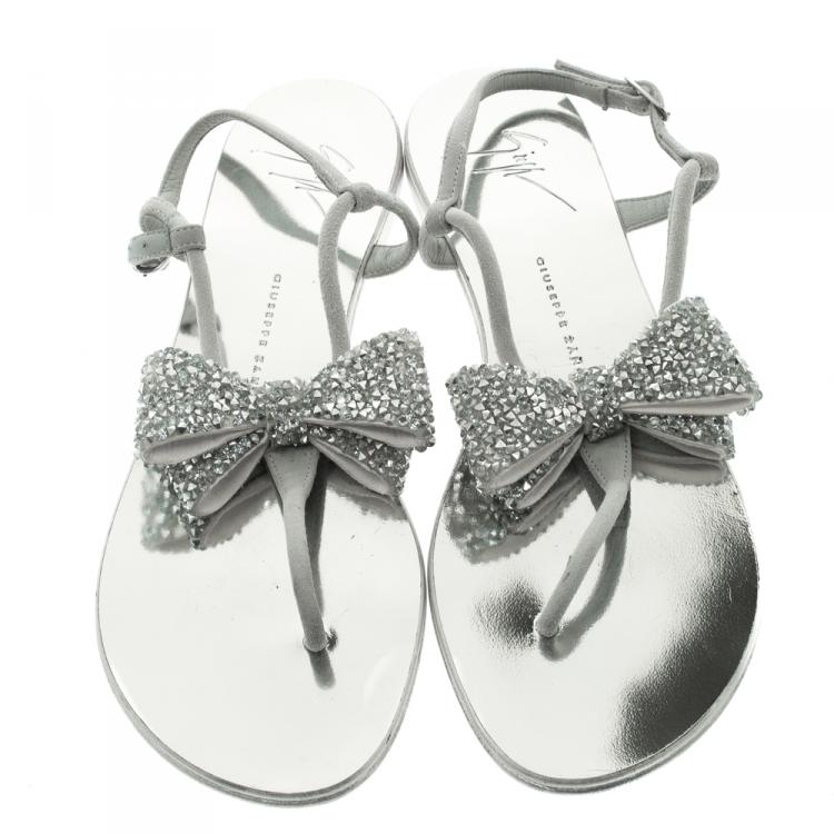Pre Owned Giuseppe Zanotti Grey Suede Rock Crystal Embellished Bow Flat Thong Sandals Size 36