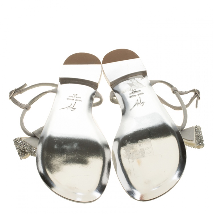 Pre Owned Giuseppe Zanotti Grey Suede Rock Crystal Embellished Bow Flat Thong Sandals Size 40
