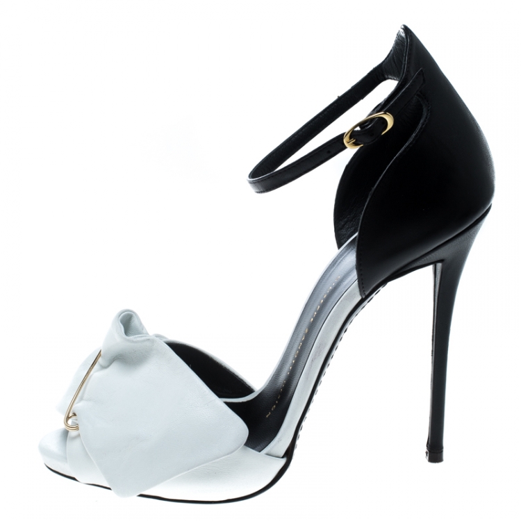 Pre Owned Giuseppe Zanotti Monochrome Leather Safety Pin Ankle Strap Sandals Size 38.5