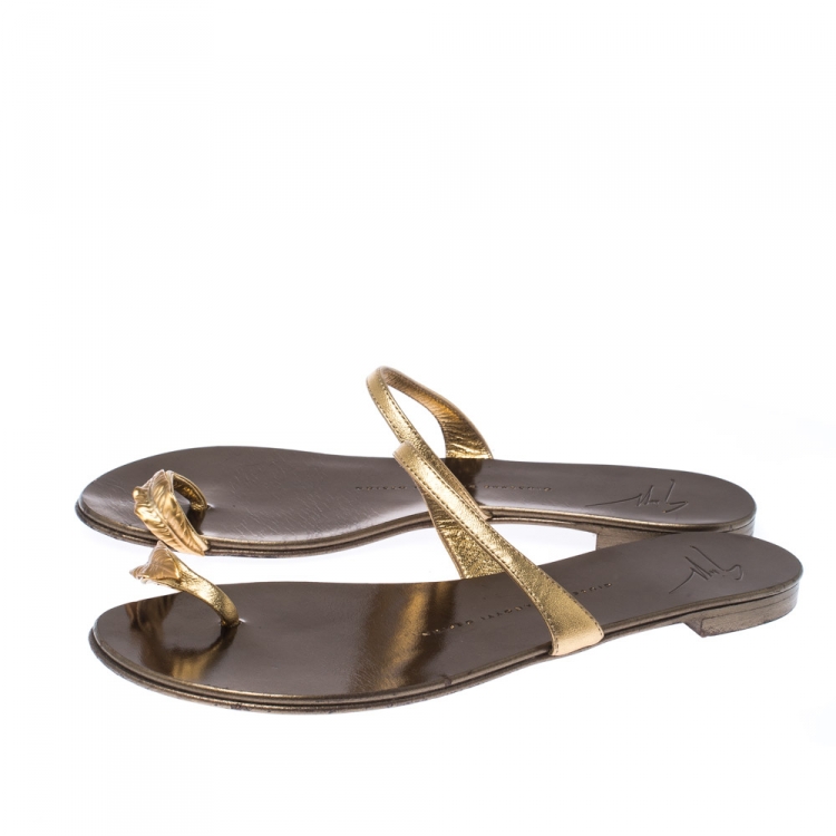 Pre Owned Giuseppe Zanotti Metallic Gold Leather Toe Ring Sandals Size 37.5