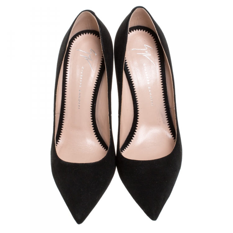 مملوكة مسبقًا Giuseppe Zanotti Black Suede Bolt G Pointed Toe Pumps Size 38.5