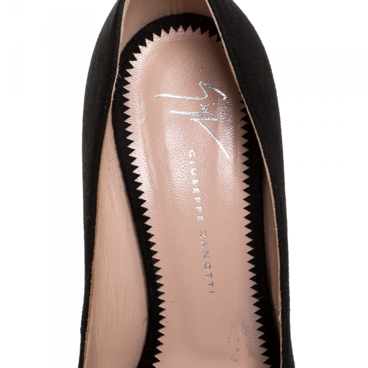 مملوكة مسبقًا Giuseppe Zanotti Black Suede Bolt G Pointed Toe Pumps Size 38.5