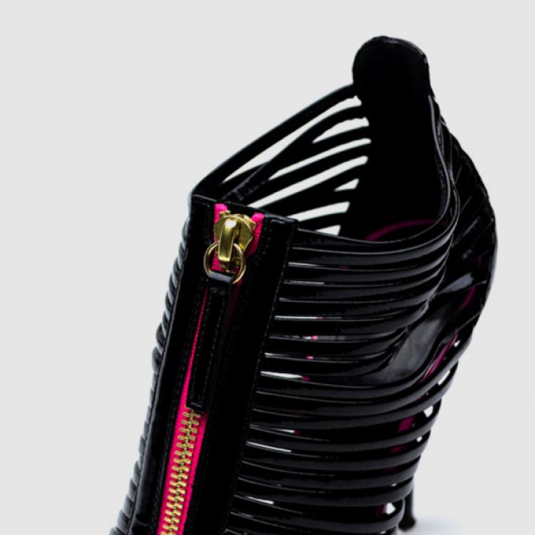 Pre Owned Giuseppe Zanotti Black Patent Leather Strappy Open Toe Back Zip Sandals Size 36