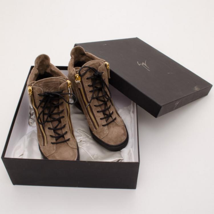 مملوكة مسبقًا Giuseppe Zanotti Tan Suede Wedge Zip Sneakers Size 39