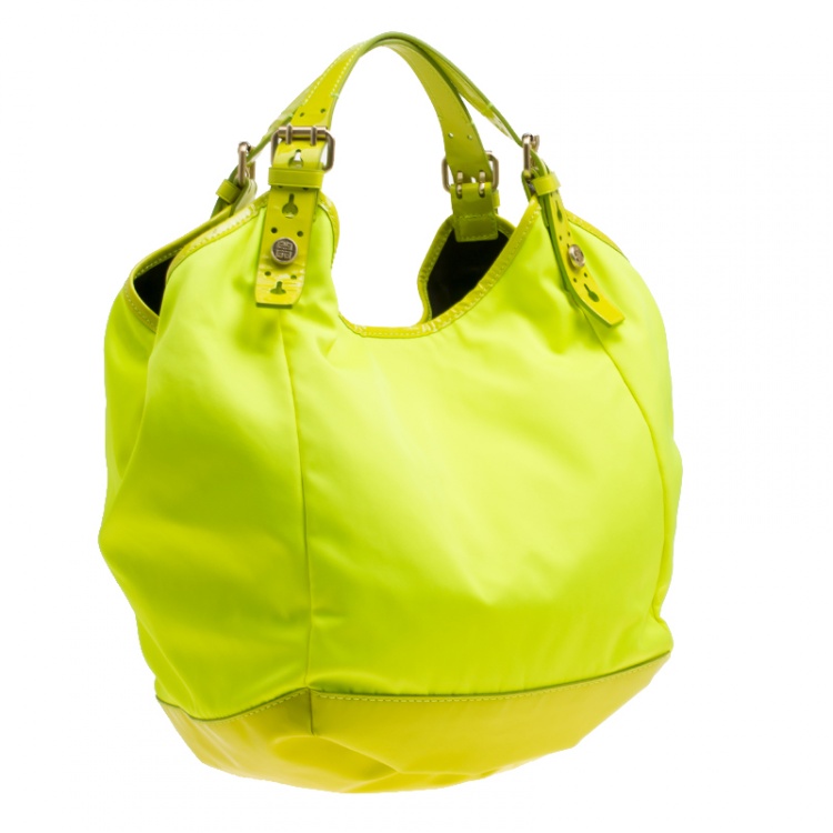مملوكة مسبقًا Givenchy Neon Green Nylon and Patent Leather Hobo