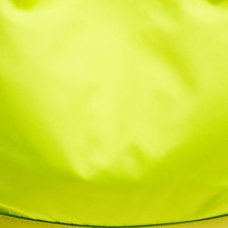 مملوكة مسبقًا Givenchy Neon Green Nylon and Patent Leather Hobo