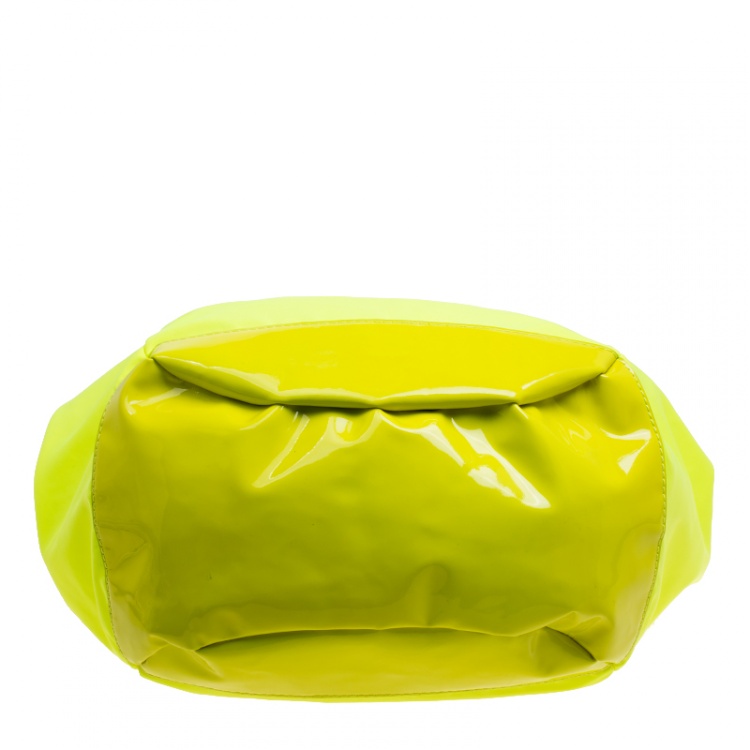مملوكة مسبقًا Givenchy Neon Green Nylon and Patent Leather Hobo