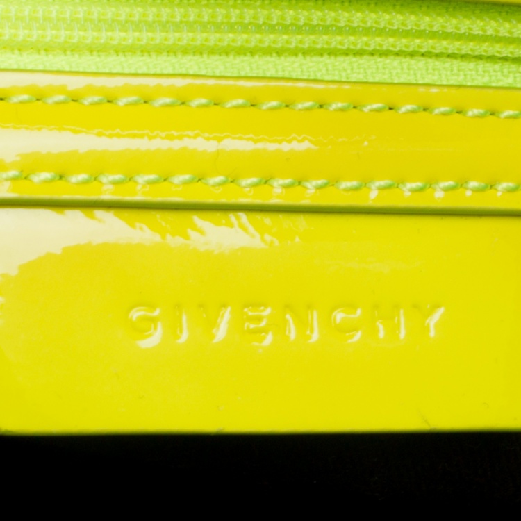 مملوكة مسبقًا Givenchy Neon Green Nylon and Patent Leather Hobo