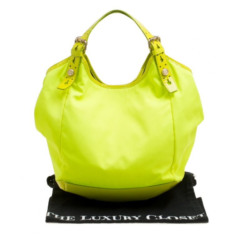 مملوكة مسبقًا Givenchy Neon Green Nylon and Patent Leather Hobo