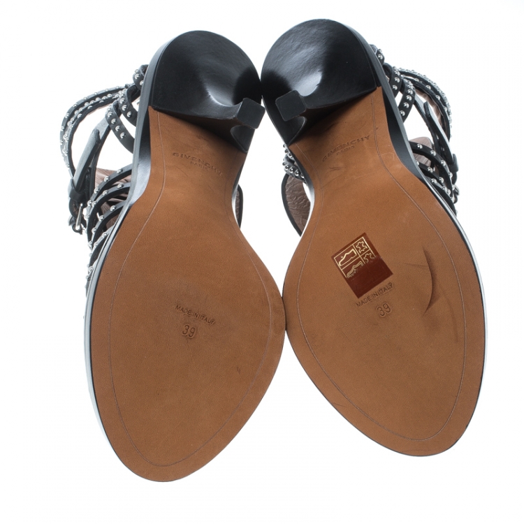 مملوكة مسبقًا Givenchy Black Leather Studded Gladiator Sandals Size 39