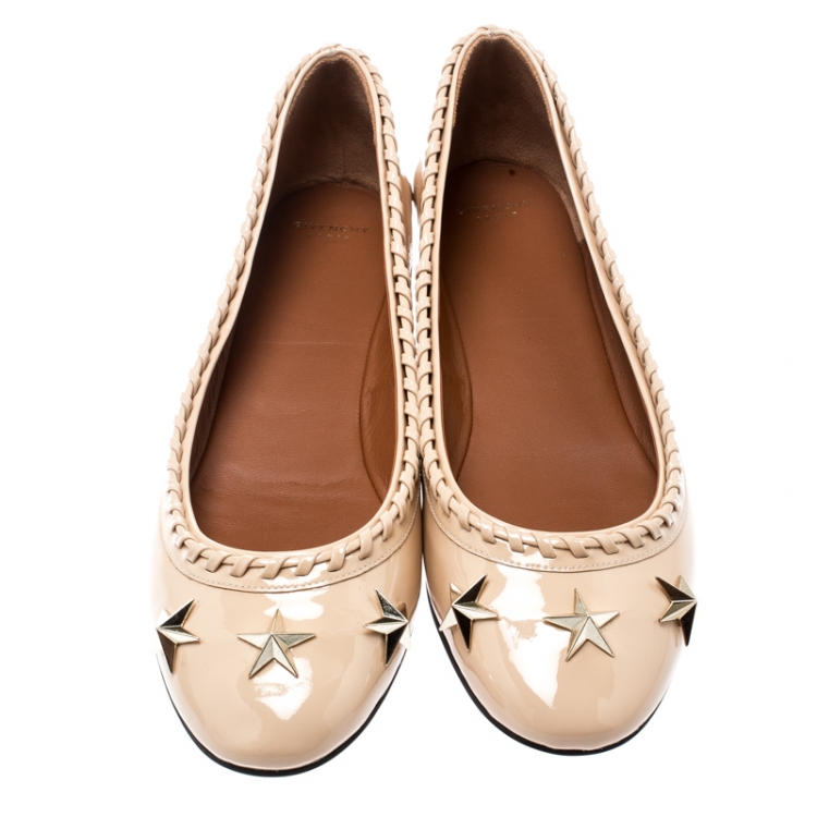 Pre Owned Givenchy Beige Patent Whipstitch Detail Star Studded Ballet Flats Size 39.5